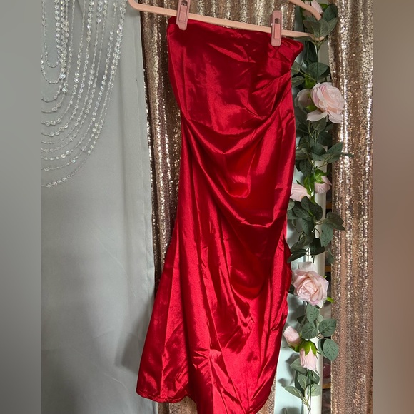 Red Ruched Tie Side Satin Midi Skirt - Super Sexy Slit - Pretty Little Thing sz2 - Picture 6 of 9